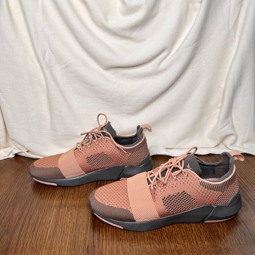 Creative Recreation Ceroni Sneaker In Nude/Gunmetal. Mens size 8. Brand new